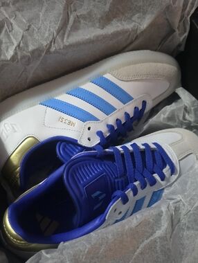 adidas Men’s White & Blue Gazelle-Style Sneakers with Gold Heel